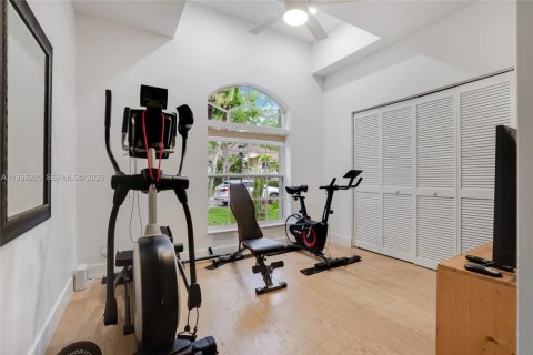 House in Weston, Florida 5 bedrooms, 228.08 sq.m. № 2060728 - photo 24