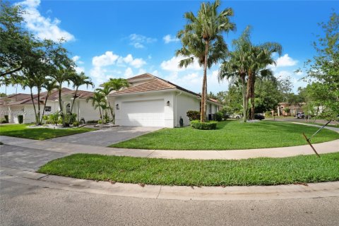 House in Weston, Florida 5 bedrooms, 228.08 sq.m. № 2060728 - photo 3