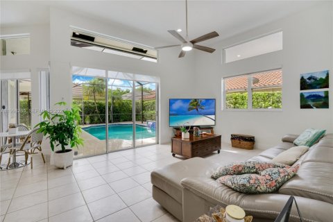 House in Weston, Florida 5 bedrooms, 228.08 sq.m. № 2060728 - photo 15