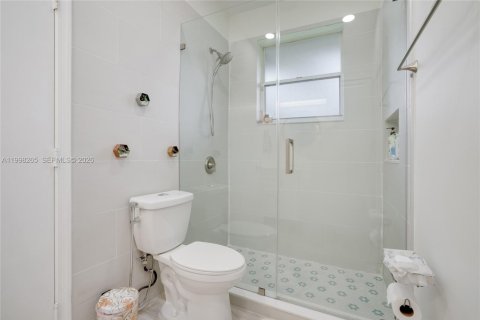 House in Weston, Florida 5 bedrooms, 228.08 sq.m. № 2060728 - photo 28