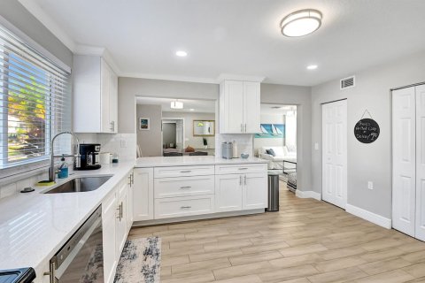 House in Delray Beach, Florida 3 bedrooms, 142.14 sq.m. № 850181