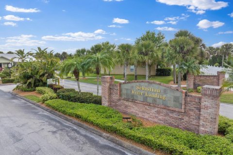 House in Sebastian, Florida 4 bedrooms, 181.81 sq.m. № 1061333 - photo 1