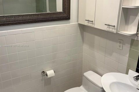 Copropriété à louer à Miami, Floride: 1 chambre, 77.2 m2 № 2029529 - photo 15