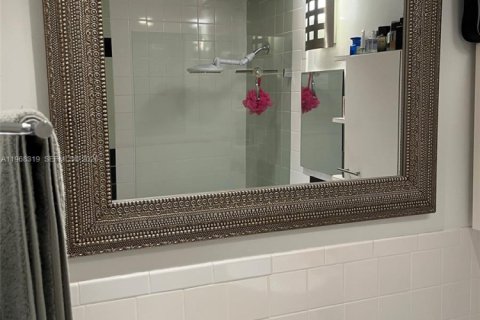 Copropriété à louer à Miami, Floride: 1 chambre, 77.2 m2 № 2029529 - photo 18
