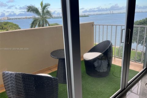 Copropriété à louer à Miami, Floride: 1 chambre, 77.2 m2 № 2029529 - photo 2