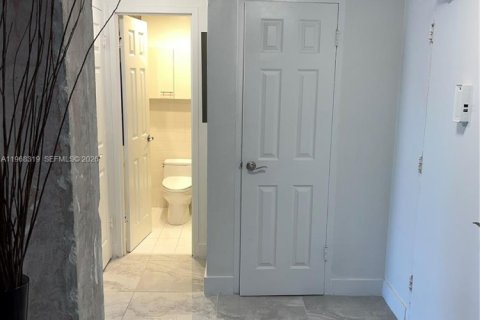 Copropriété à louer à Miami, Floride: 1 chambre, 77.2 m2 № 2029529 - photo 8