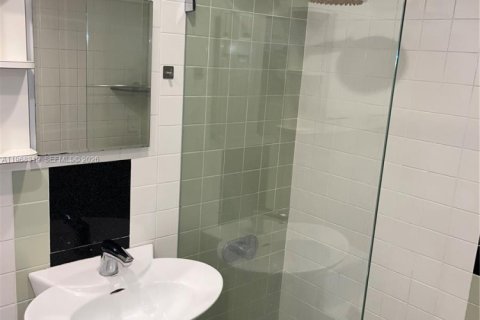 Copropriété à louer à Miami, Floride: 1 chambre, 77.2 m2 № 2029529 - photo 16