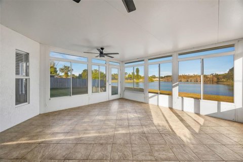House in Brandon, Florida 3 bedrooms, 212.28 sq.m. № 2152113 - photo 2
