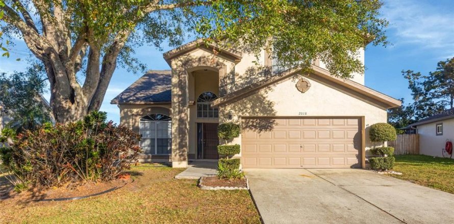 House in Brandon, Florida 3 bedrooms, 212.28 sq.m. № 2152113