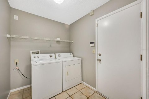 House in Brandon, Florida 3 bedrooms, 212.28 sq.m. № 2152113 - photo 28