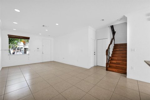 Townhouse in Miami, Florida 4 bedrooms, 173.73 sq.m. № 1954117 - photo 19