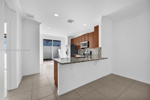 Townhouse in Miami, Florida 4 bedrooms, 173.73 sq.m. № 1954117 - photo 7