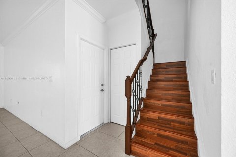 Townhouse in Miami, Florida 4 bedrooms, 173.73 sq.m. № 1954117 - photo 20