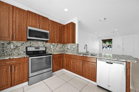 Townhouse in Miami, Florida 4 bedrooms, 173.73 sq.m. № 1954117 - photo 3