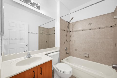 Townhouse in Miami, Florida 4 bedrooms, 173.73 sq.m. № 1954117 - photo 15