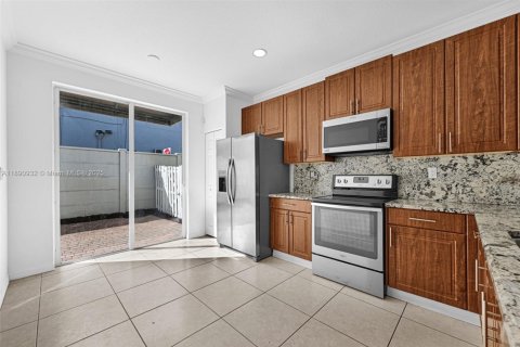 Townhouse in Miami, Florida 4 bedrooms, 173.73 sq.m. № 1954117 - photo 5