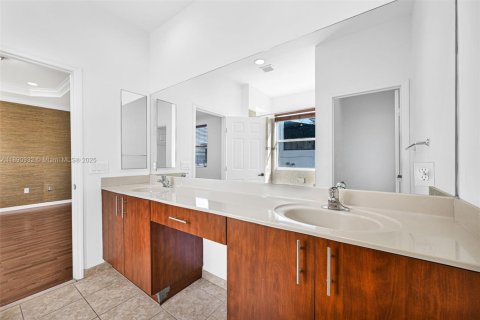 Townhouse in Miami, Florida 4 bedrooms, 173.73 sq.m. № 1954117 - photo 28