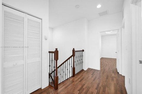 Townhouse in Miami, Florida 4 bedrooms, 173.73 sq.m. № 1954117 - photo 21