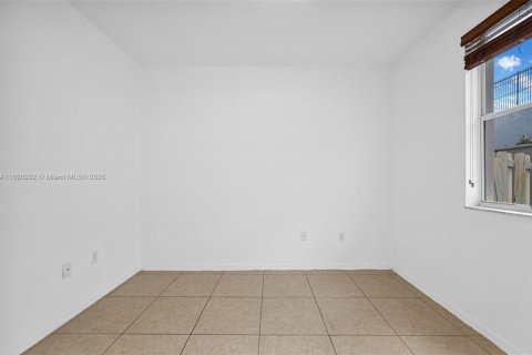 Townhouse in Miami, Florida 4 bedrooms, 173.73 sq.m. № 1954117 - photo 17