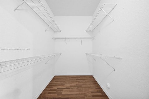 Townhouse in Miami, Florida 4 bedrooms, 173.73 sq.m. № 1954117 - photo 30