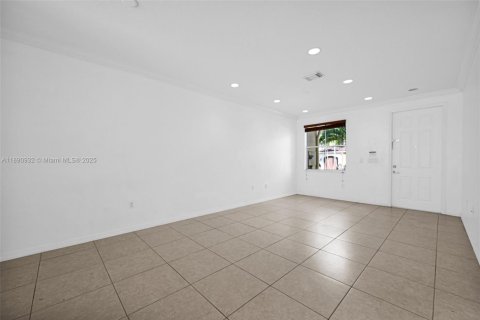 Townhouse in Miami, Florida 4 bedrooms, 173.73 sq.m. № 1954117 - photo 12