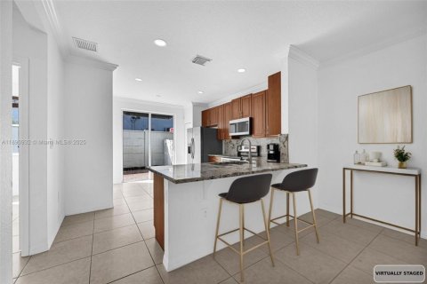 Townhouse in Miami, Florida 4 bedrooms, 173.73 sq.m. № 1954117 - photo 6
