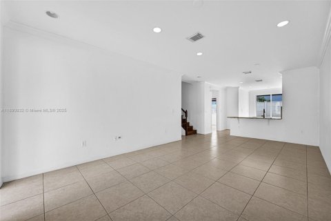 Townhouse in Miami, Florida 4 bedrooms, 173.73 sq.m. № 1954117 - photo 13