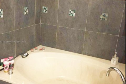 Condominio en alquiler en Aventura, Florida, 3 dormitorios, 132.76 m2 № 1982727 - foto 12