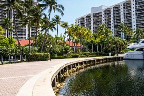 Condominio en alquiler en Aventura, Florida, 3 dormitorios, 132.76 m2 № 1982727 - foto 2