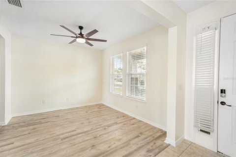 Casa en alquiler en Wesley Chapel, Florida, 4 dormitorios, 303.42 m2 № 1903016 - foto 4