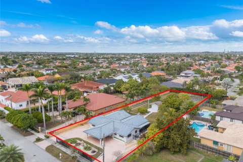 Casa en venta en Miami, Florida, 3 dormitorios, 193.98 m2 № 2002503 - foto 5