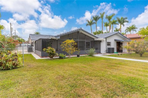 Casa en venta en Miami, Florida, 3 dormitorios, 193.98 m2 № 2002503 - foto 6