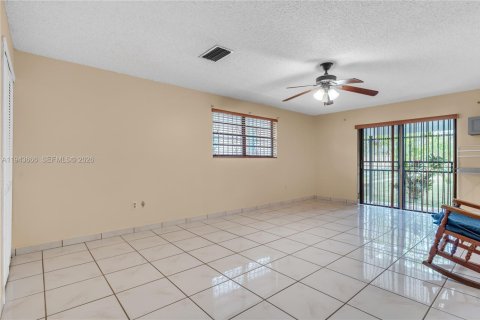 Casa en venta en Miami, Florida, 3 dormitorios, 193.98 m2 № 2002503 - foto 22