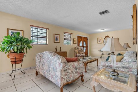 Casa en venta en Miami, Florida, 3 dormitorios, 193.98 m2 № 2002503 - foto 11