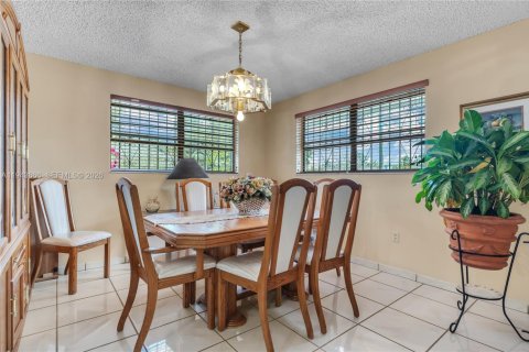Casa en venta en Miami, Florida, 3 dormitorios, 193.98 m2 № 2002503 - foto 12