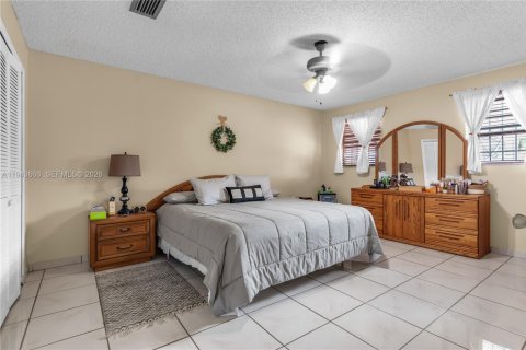 Casa en venta en Miami, Florida, 3 dormitorios, 193.98 m2 № 2002503 - foto 27