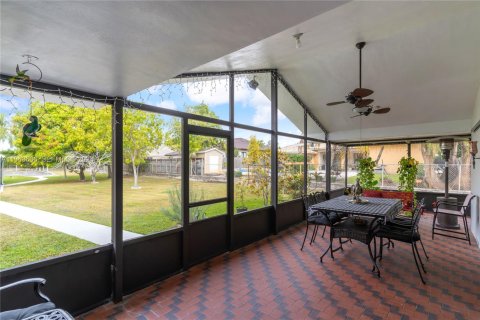 Casa en venta en Miami, Florida, 3 dormitorios, 193.98 m2 № 2002503 - foto 8