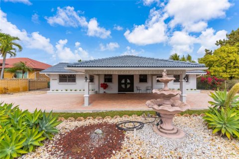 Casa en venta en Miami, Florida, 3 dormitorios, 193.98 m2 № 2002503 - foto 3