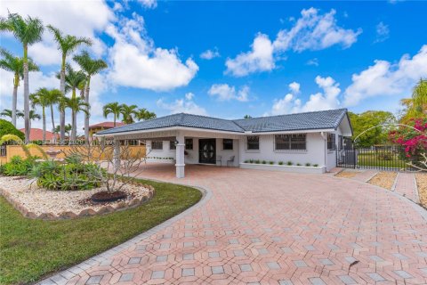 Casa en venta en Miami, Florida, 3 dormitorios, 193.98 m2 № 2002503 - foto 4