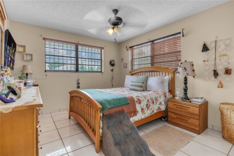 Casa en venta en Miami, Florida, 3 dormitorios, 193.98 m2 № 2002503 - foto 29