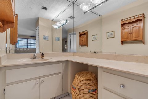 Casa en venta en Miami, Florida, 3 dormitorios, 193.98 m2 № 2002503 - foto 24