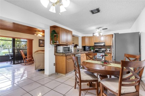 Casa en venta en Miami, Florida, 3 dormitorios, 193.98 m2 № 2002503 - foto 17