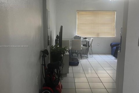 Condo in North Miami Beach, Florida, 1 bedroom  № 1862798 - photo 7