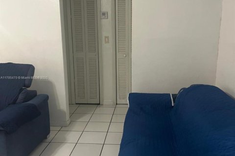Condo in North Miami Beach, Florida, 1 bedroom  № 1862798 - photo 9