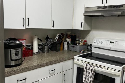 Condo in North Miami Beach, Florida, 1 bedroom  № 1862798 - photo 2