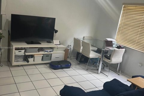 Condo in North Miami Beach, Florida, 1 bedroom  № 1862798 - photo 11