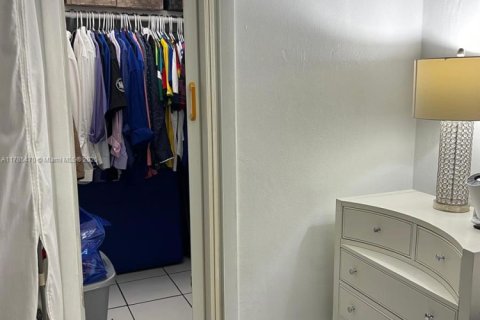 Condo in North Miami Beach, Florida, 1 bedroom  № 1862798 - photo 6