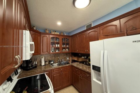 Купить кондоминиум в Хайалиа, Флорида 2 спальни, 87.33м2, № 1932246 - фото 1