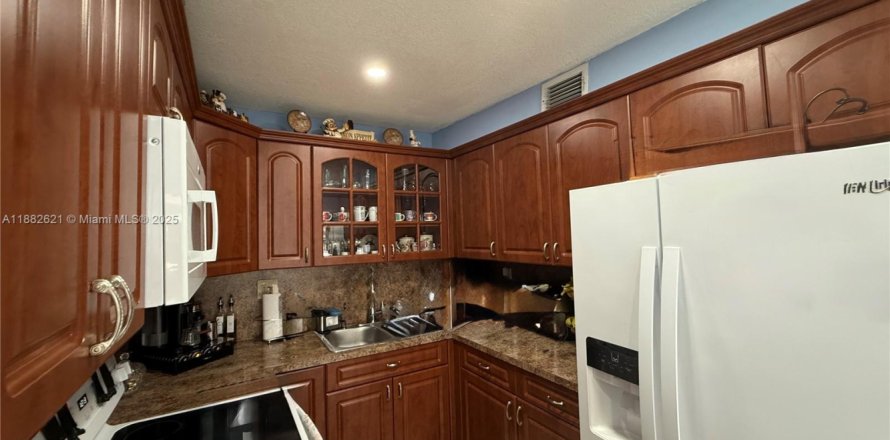 Кондоминиум с 2 спальнями в Хайалиа, Флорида № 1932246