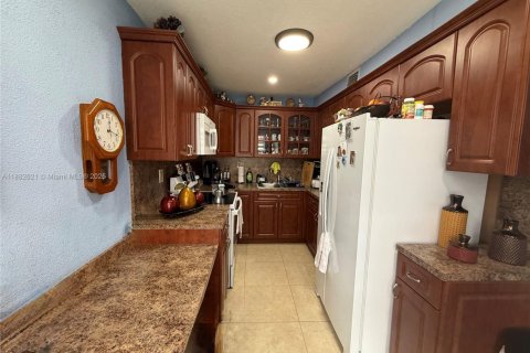 Купить кондоминиум в Хайалиа, Флорида 2 спальни, 87.33м2, № 1932246 - фото 3